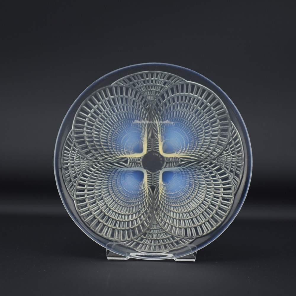 Rene Lalique opalescent coquilles plate C1924