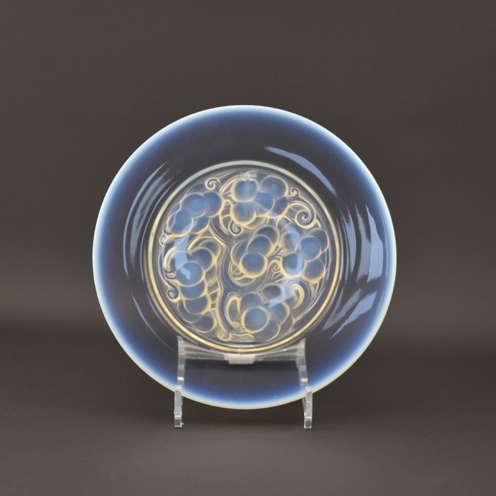 Rene Lalique Marienthal opalescent plate C1927