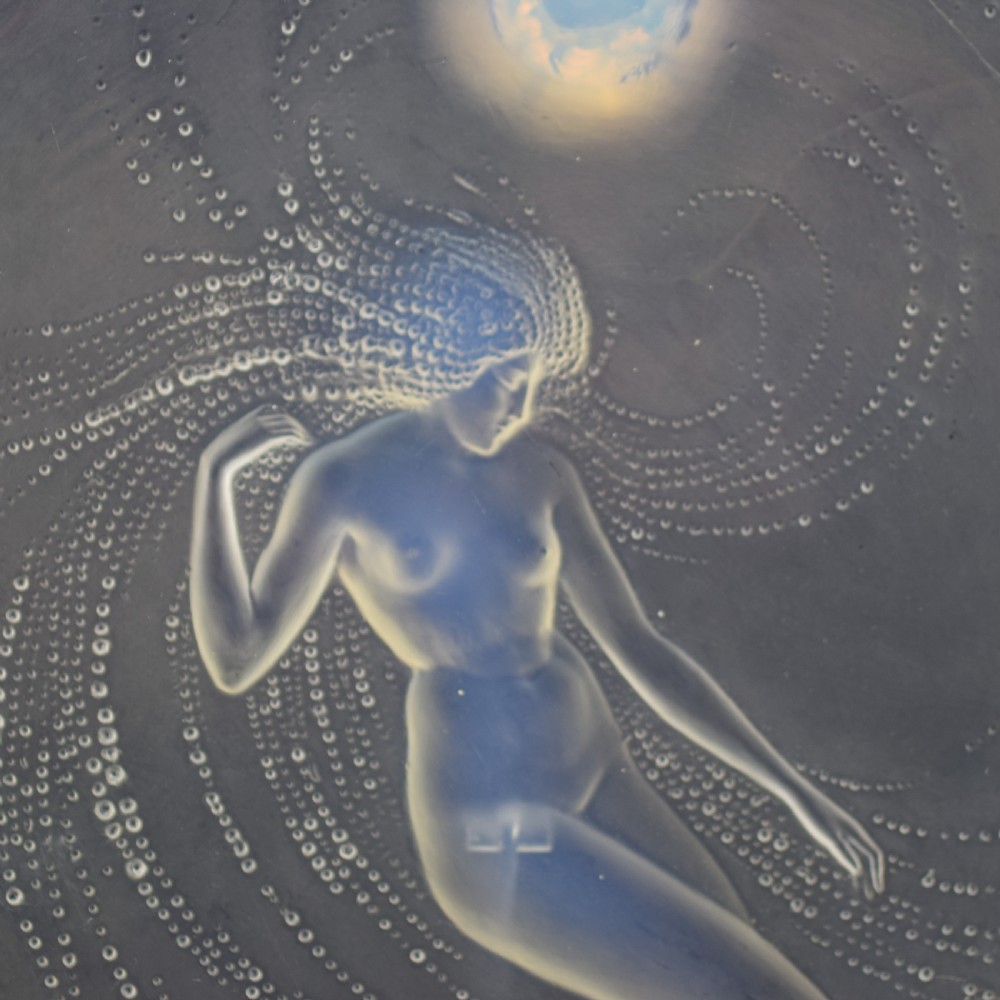 Rene Lalique opalescent Sirene coupe trepied C1920 View III