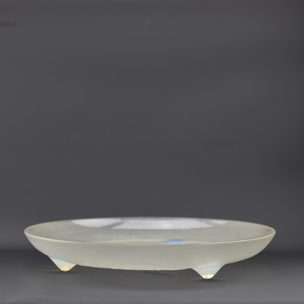 Rene Lalique opalescent Sirene coupe trepied C1920 View IV