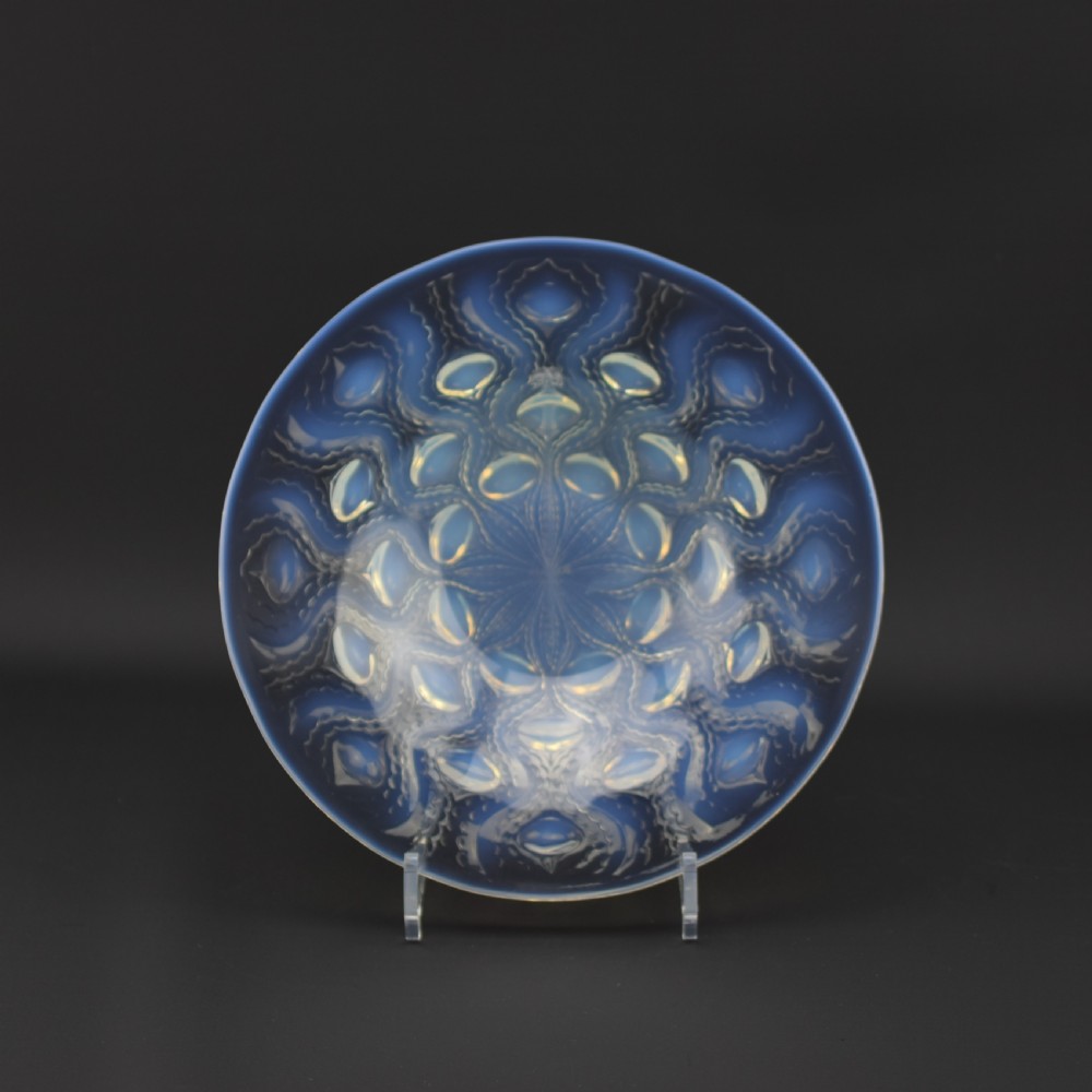 Rene Lalique opalescent bulbes coupe plate no2