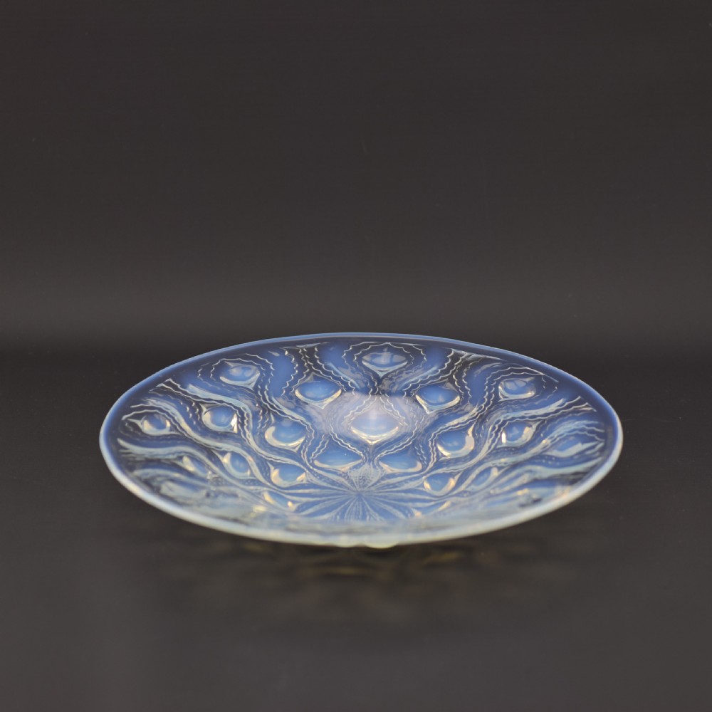 Rene Lalique opalescent bulbes coupe plate no2 View II