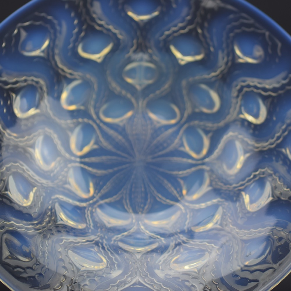 Rene Lalique opalescent bulbes coupe plate no2 View IV