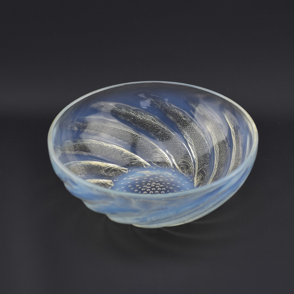 Rene Lalique opalescent Poissons No1 bowl C1921 View III