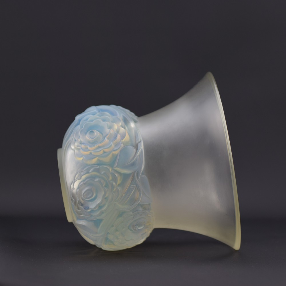 Rene Lalique opalescent Renoncules vase C1930 View V