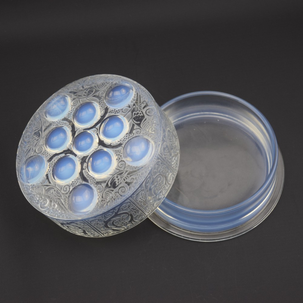 Rene Lalique opalescent Roger box View II