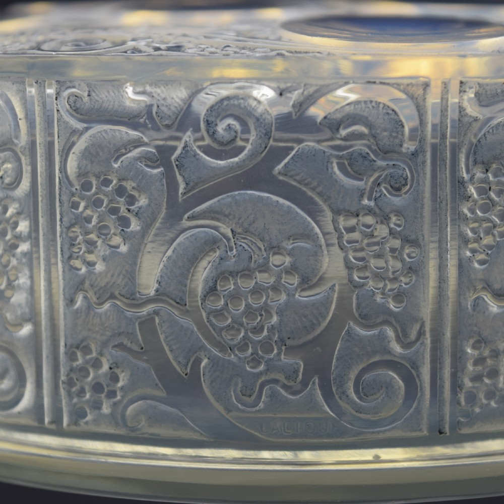 Rene Lalique opalescent Roger box View V