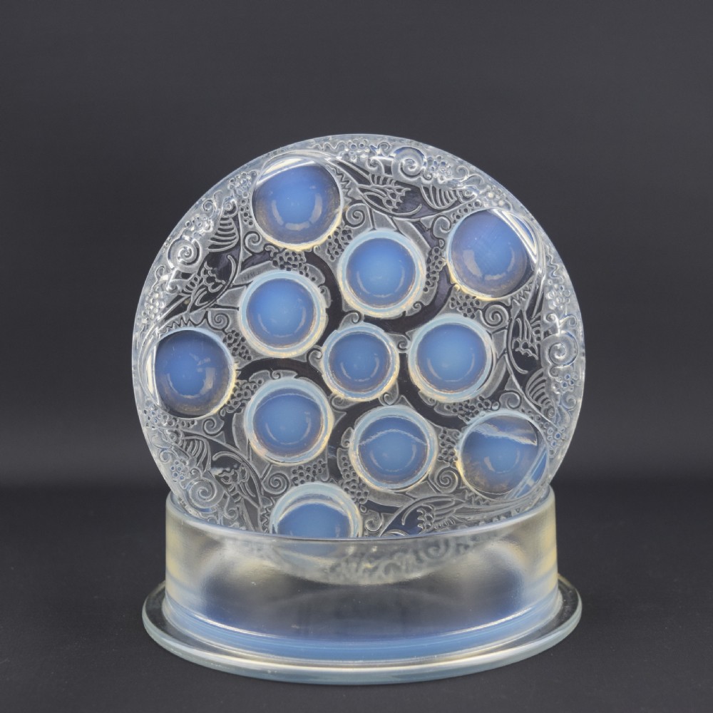 Rene Lalique opalescent Roger box View VI