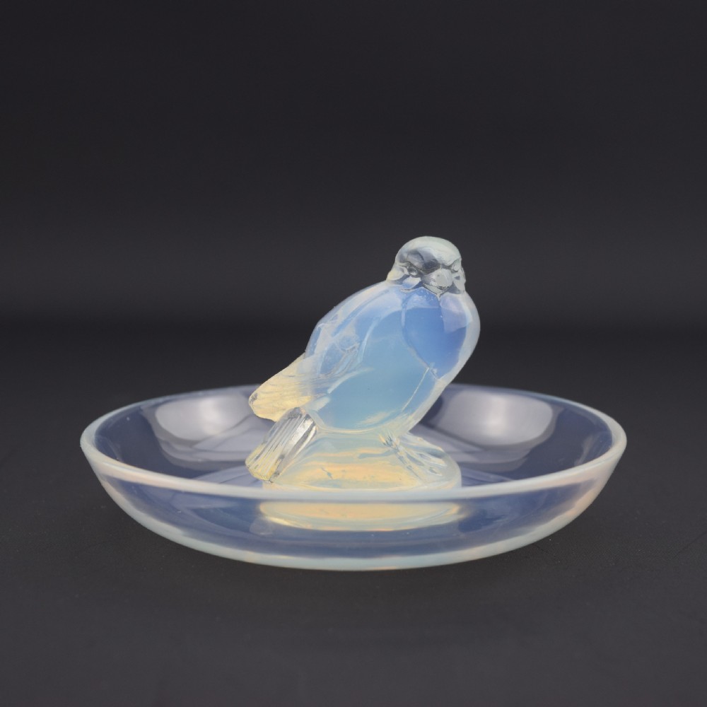 Rene Lalique opalescent glass moineau ashtray C1925