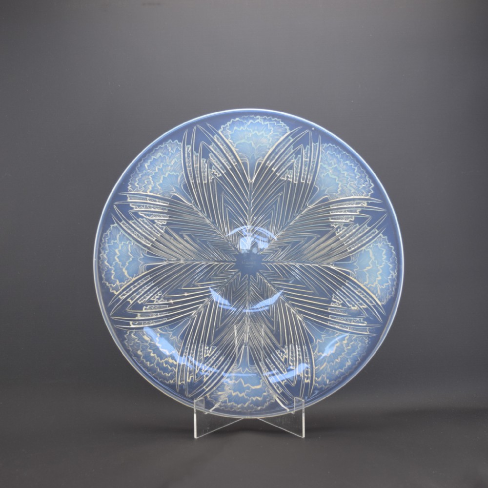 Rene Lalique opalescent Oeillets shallow Bowl C1932