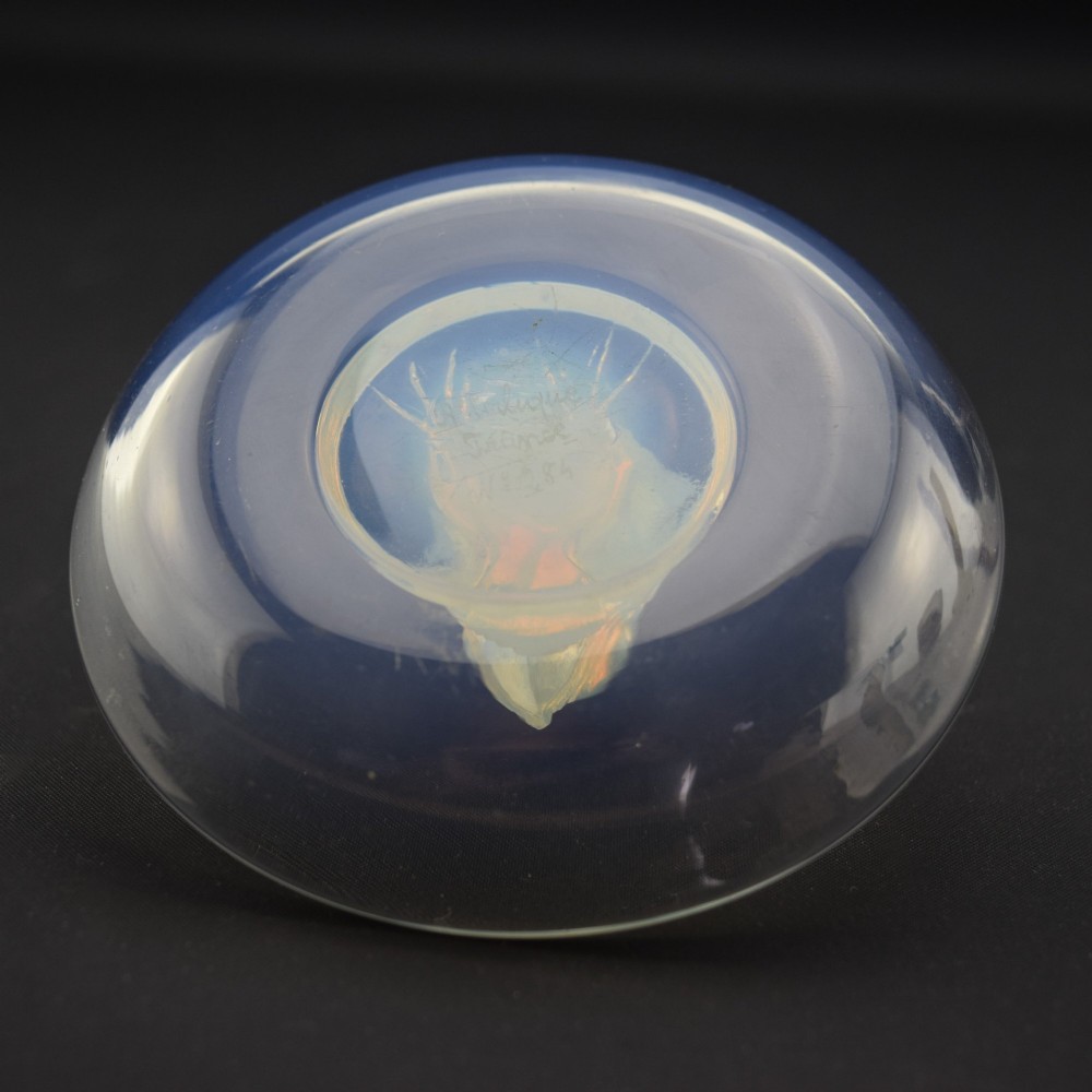 An Art Deco opalescent glass circular dish featuring a sculpted sparrow figure standing in the centre. View IX