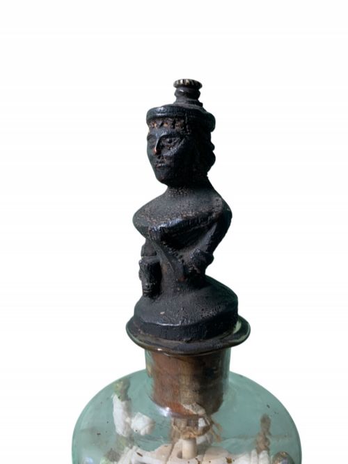 A RARE ANTIQUE POW BOTTLE WHIMSEY WITH CARVED FINIAL - ADDITIONAL PHOTO 4