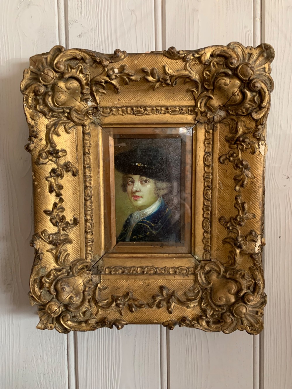 SMALL OIL PORTRAIT OF AN 18th CENTURY GENTLEMAN