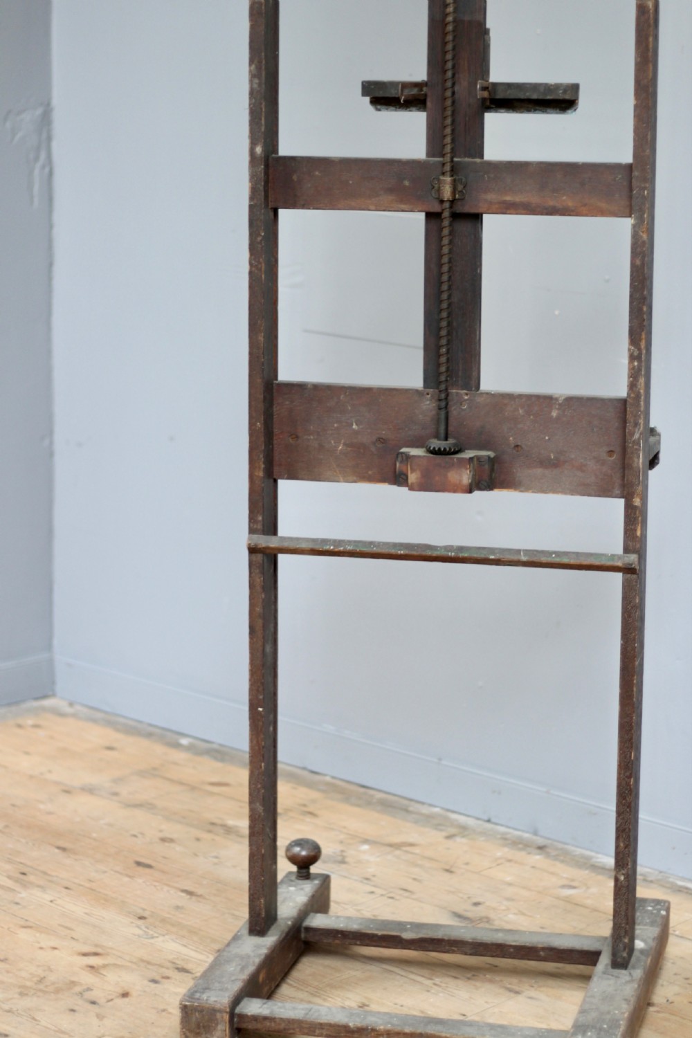 ANTIQUE ARTIST STUDIO EASEL View III