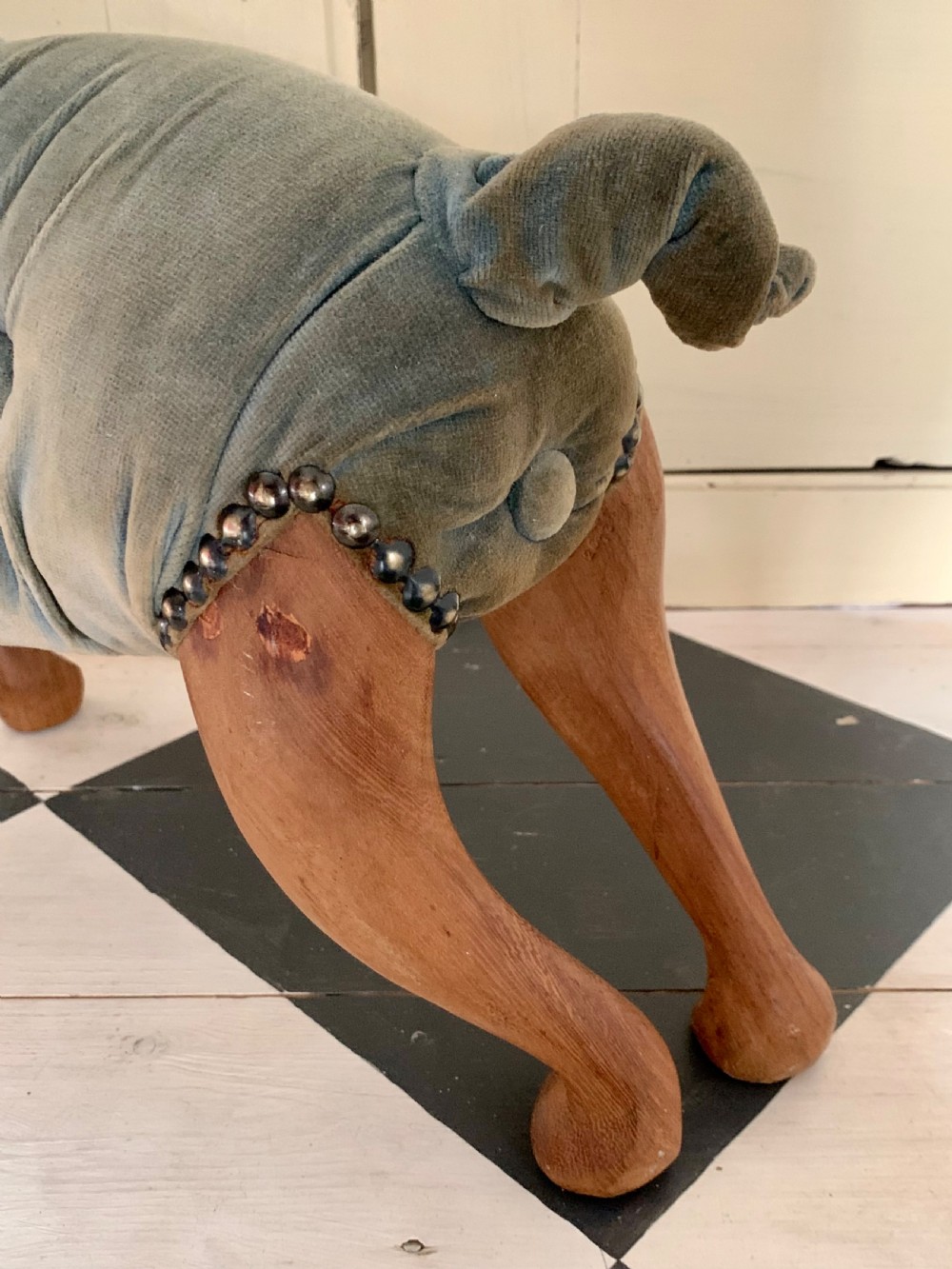 1920’s VELVET BULLDOG FOOT STOOL View IX
