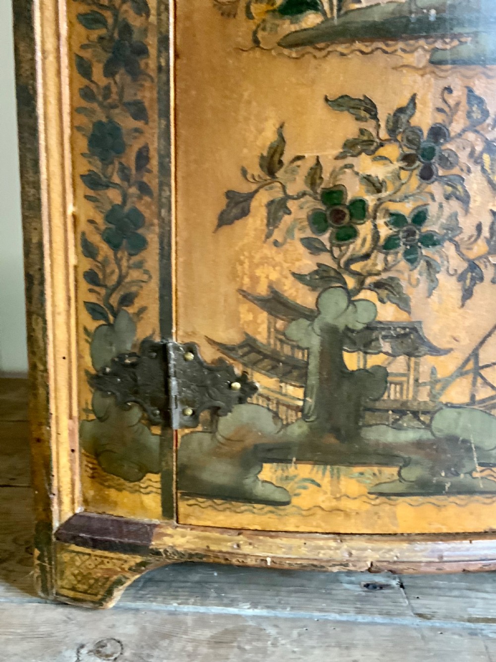 GEORGIAN CHINOISERIE SHELVES View V