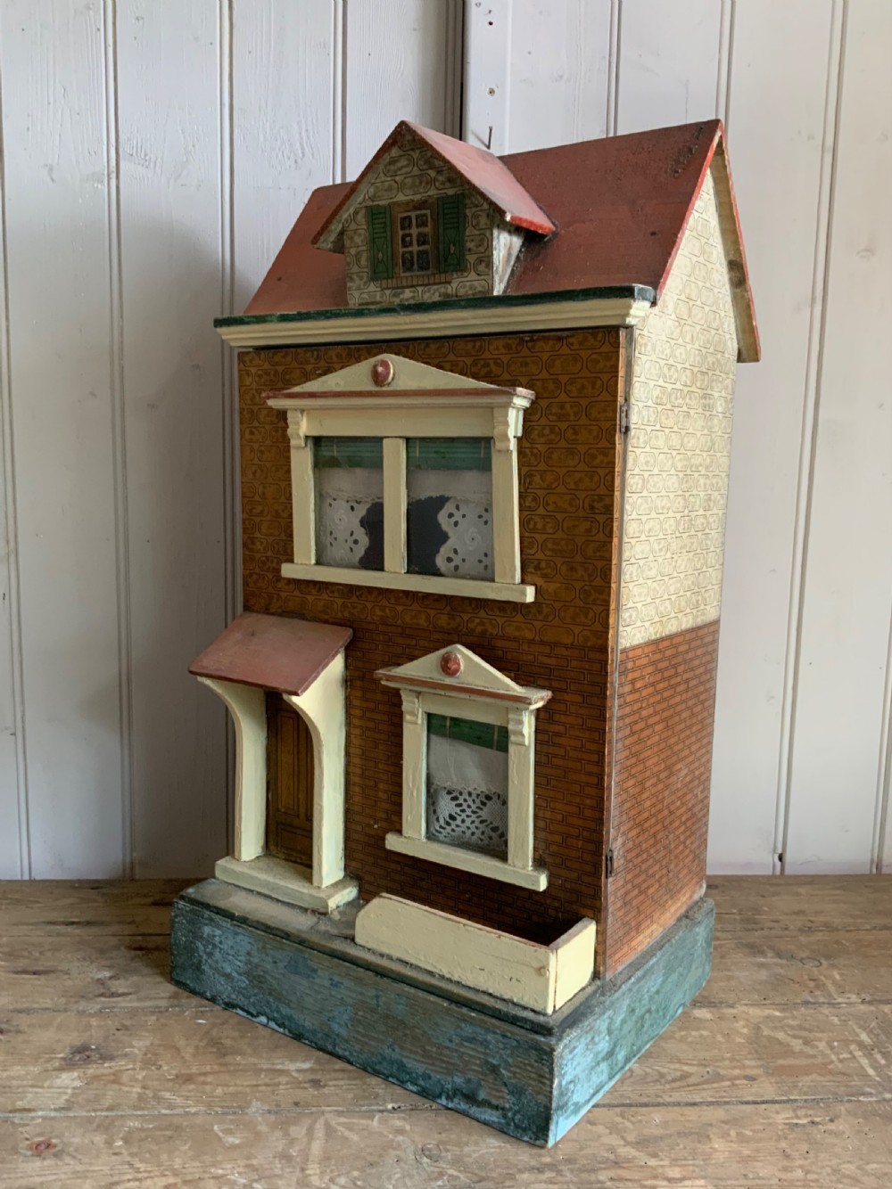 ANTIQUE DOLL’S HOUSE View II