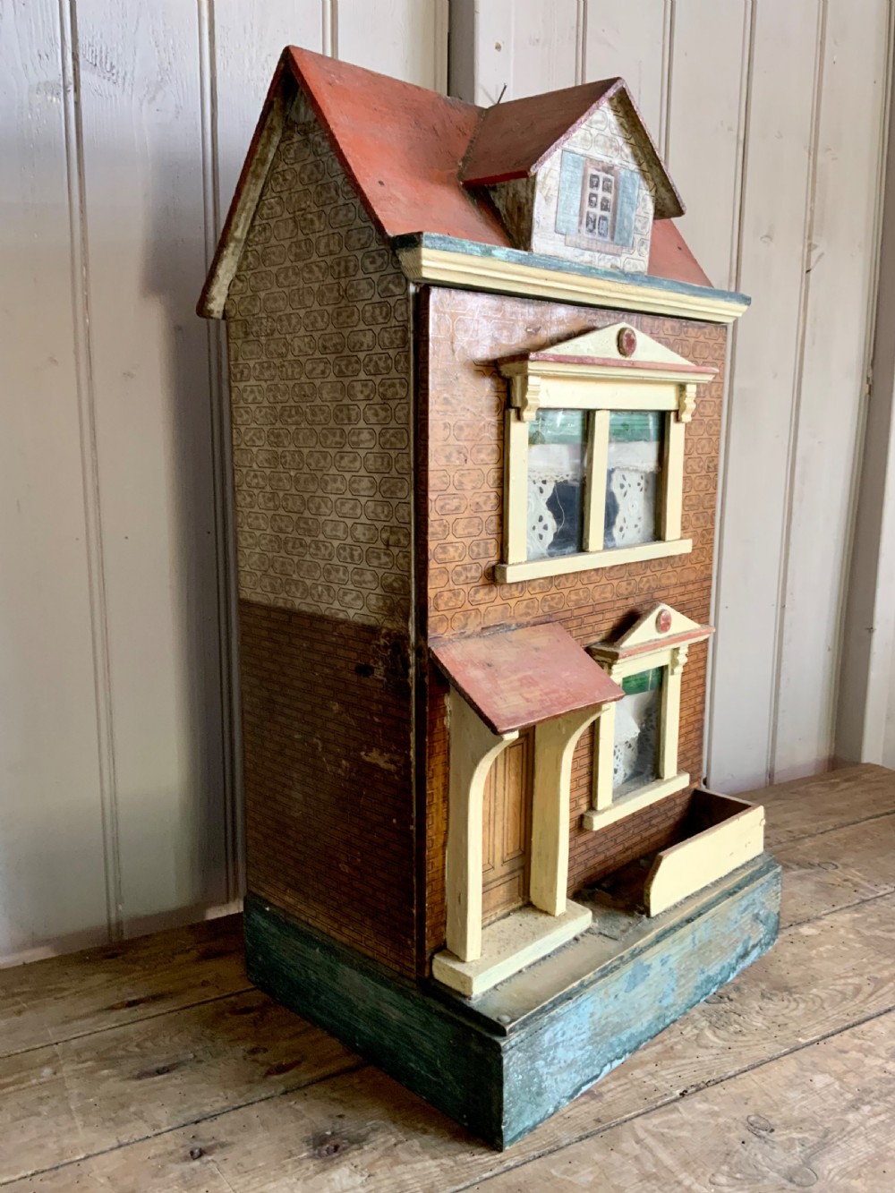 ANTIQUE DOLL’S HOUSE View III