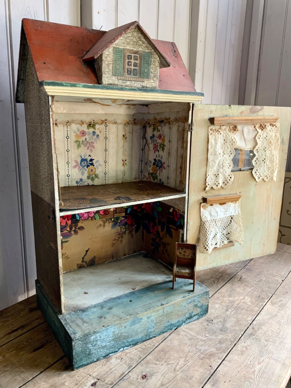 ANTIQUE DOLL’S HOUSE View VI