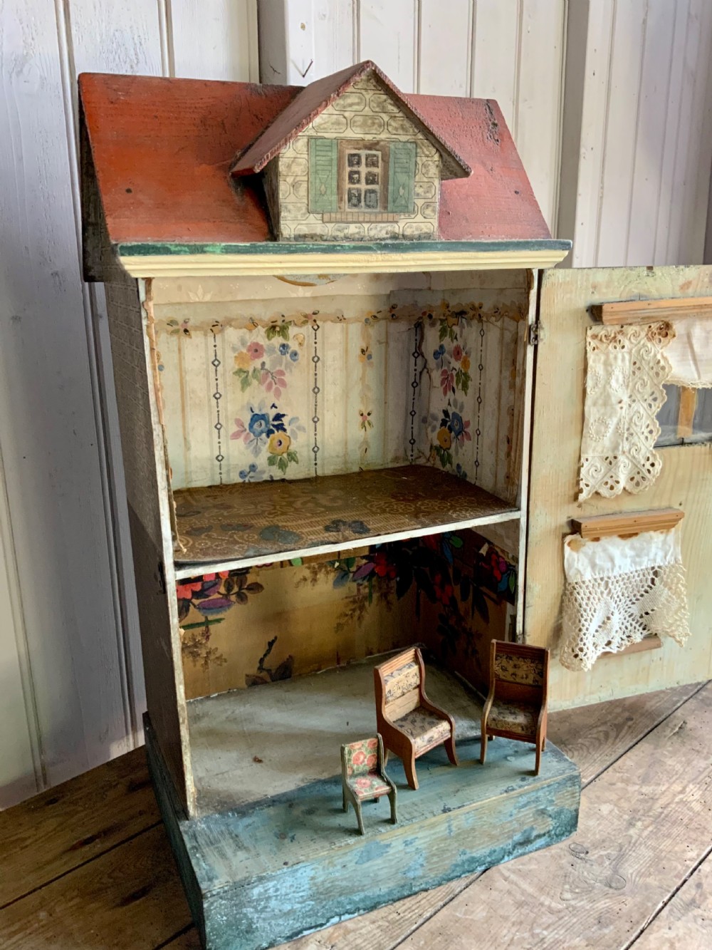 ANTIQUE DOLL’S HOUSE View VII