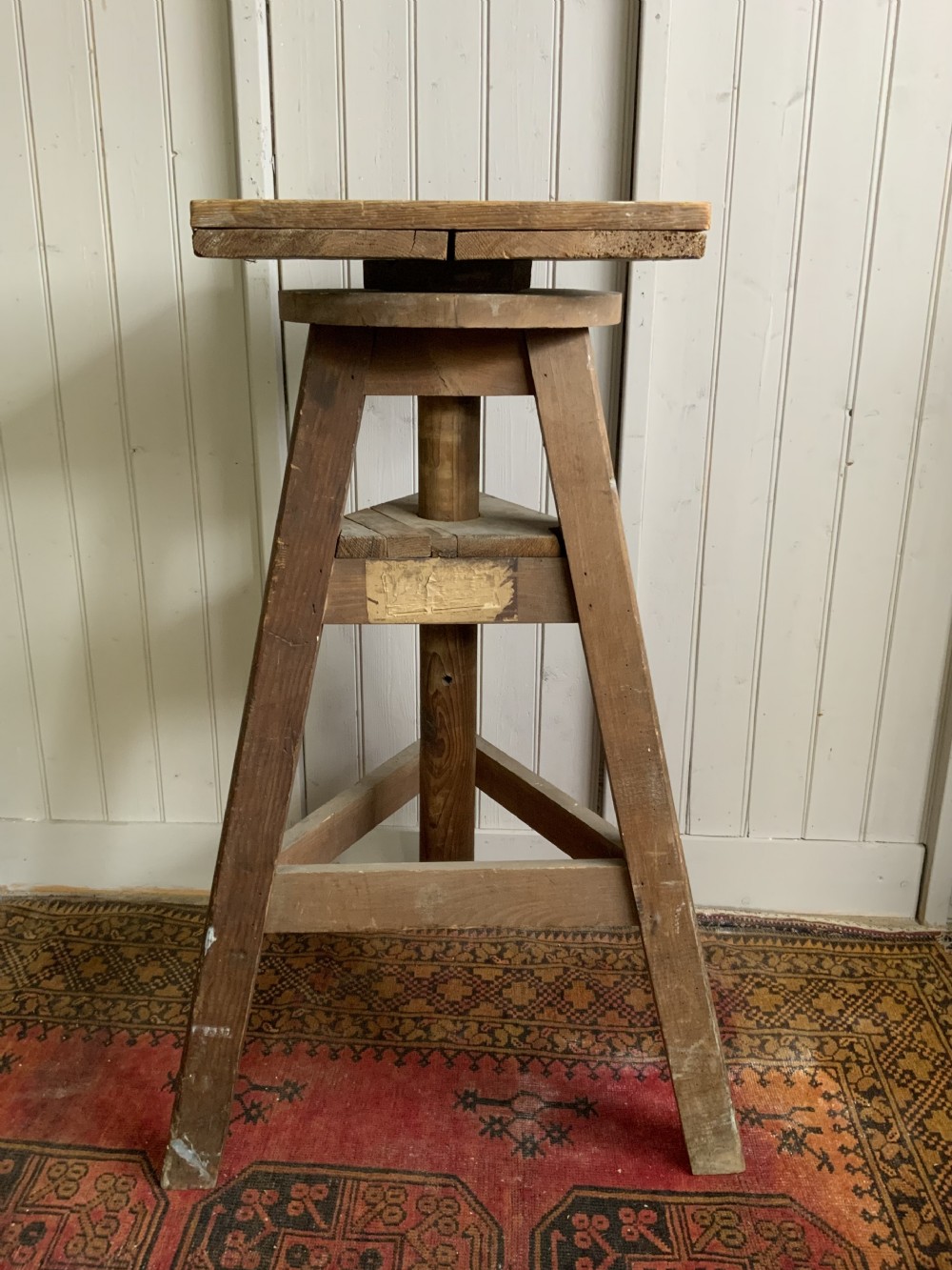 EARLY 20th CENTURY SCULPTOR’S STAND