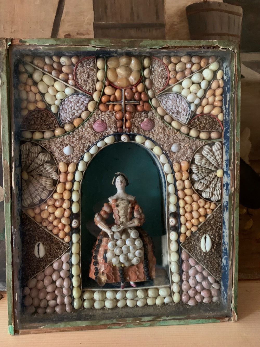 EARLY 19THc SAILOR’S VALENTINE SEA SHELL DIORAMA