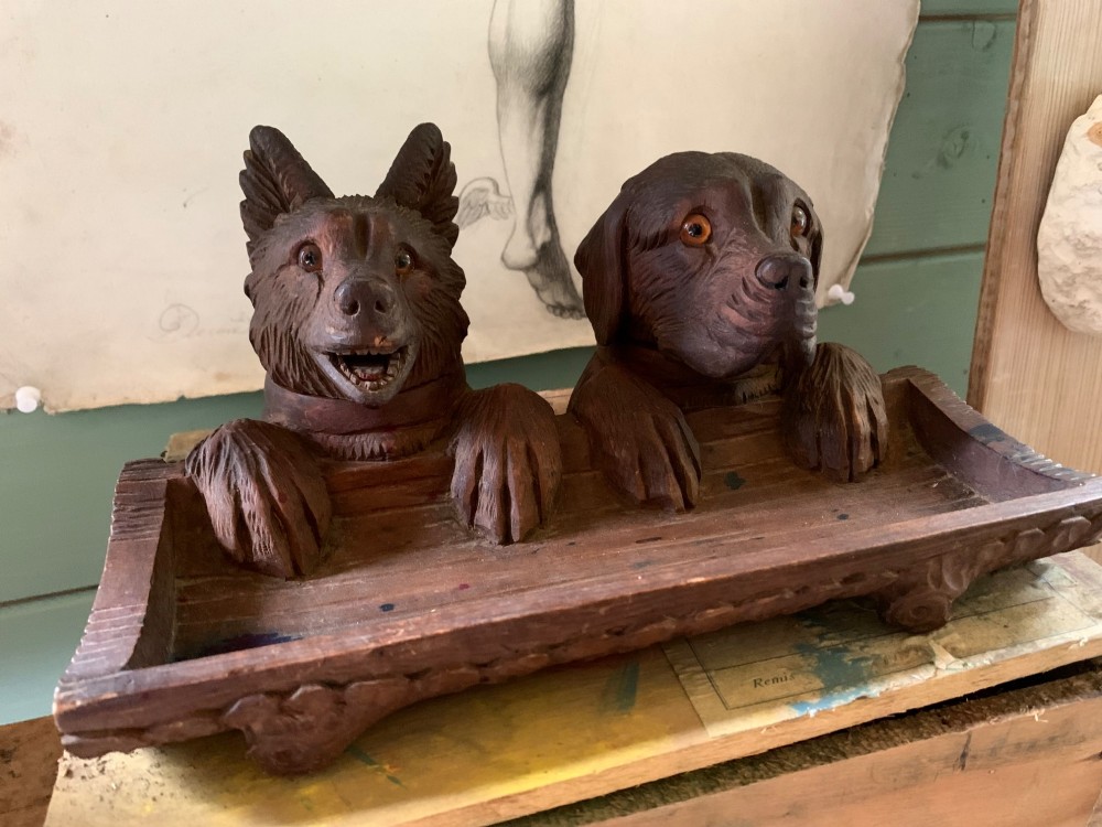 BLACK FOREST DOG INKSTAND View IV