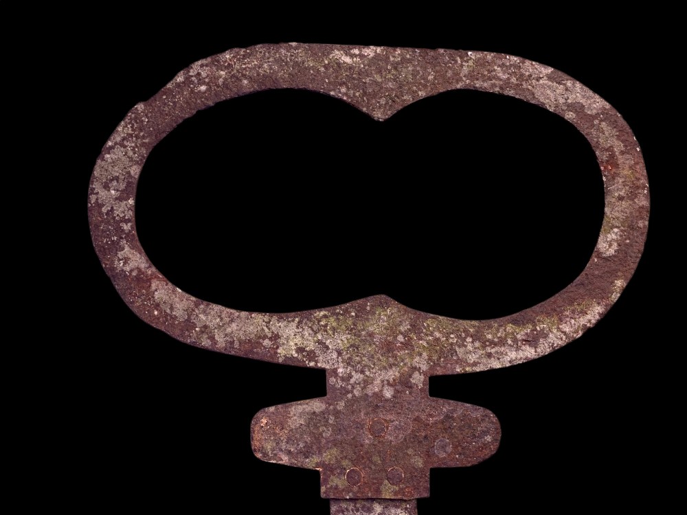 A LARGE 19th C FORGED IRON LOCKSMITH TRADE SIGN View V