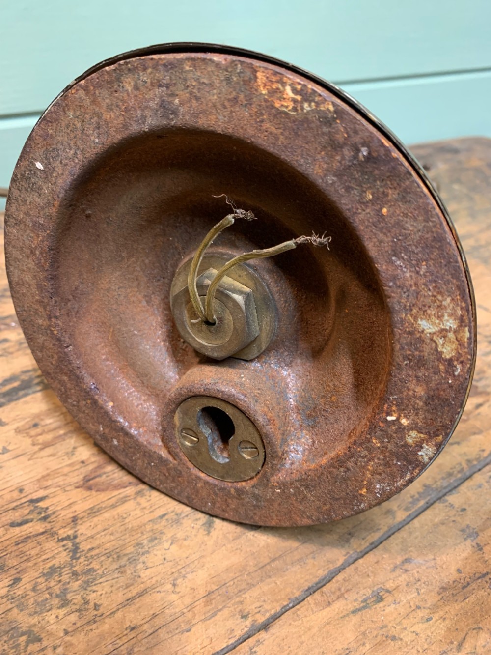 An early twentieth-century patinated brass gimballed ship table lamp featuring a weighted circular base and articulated swivel mechanism. View VI