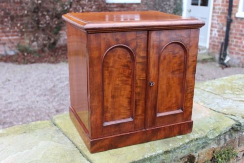 19th Century Mahogany Coin Cabinet With 20 Slides 509816