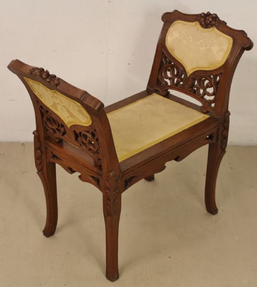Pretty French Stool/bench