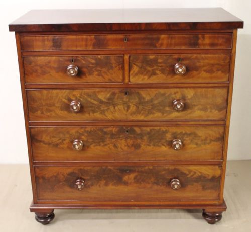 Victorian Mahogany Chest of Drawers