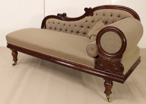 Early Victorian Walnut Chaise Longue