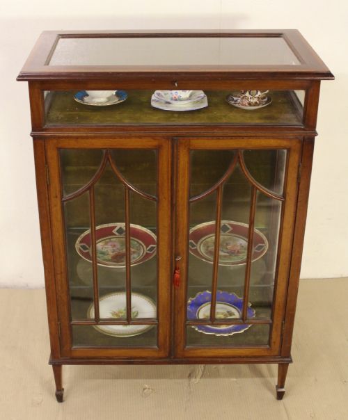 Edwardian Inlaid Mahogany Bijouterie Table and Cabinet
