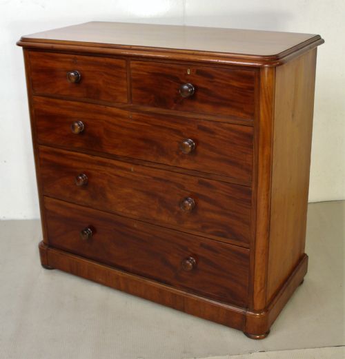 Victorian Mahogany Chest of Drawers