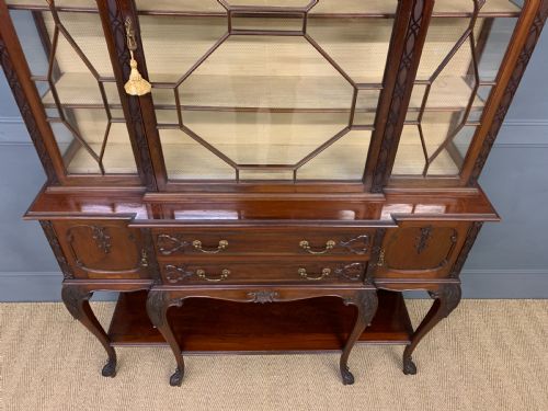 CARVED MAHOGANY DISPLAY CABINET BY WARINGS - ADDITIONAL PHOTO 5