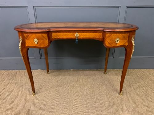 fig 1. Howard and Sons Kidney Desk