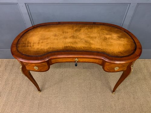 fig 2. Howard and Sons Kidney Desk