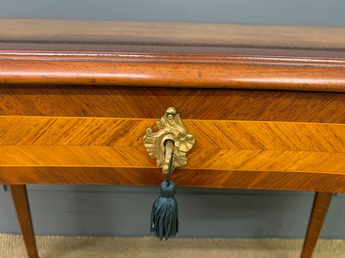 fig 4. Howard and Sons Kidney Desk