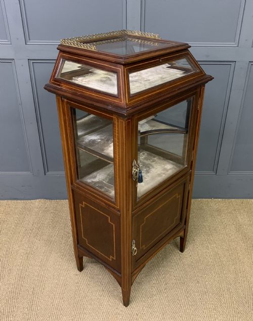 Inlaid Mahogany Bijouterie Cabinet