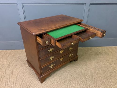 RARE GEORGIAN MAHOGANY BACHELORS CHEST WITH WRITING DRAWER - ADDITIONAL PHOTO 17