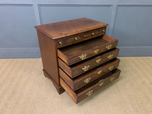 RARE GEORGIAN MAHOGANY BACHELORS CHEST WITH WRITING DRAWER - ADDITIONAL PHOTO 18