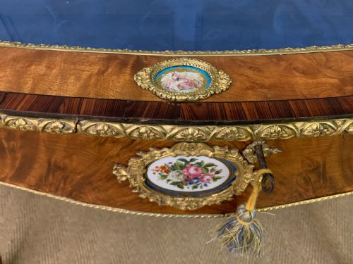 FINE 19TH CENTURY BIJOUTERIE TABLE - ADDITIONAL PHOTO 6