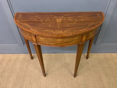 FINE QUALITY INLAID MAHOGANY CARD TABLE