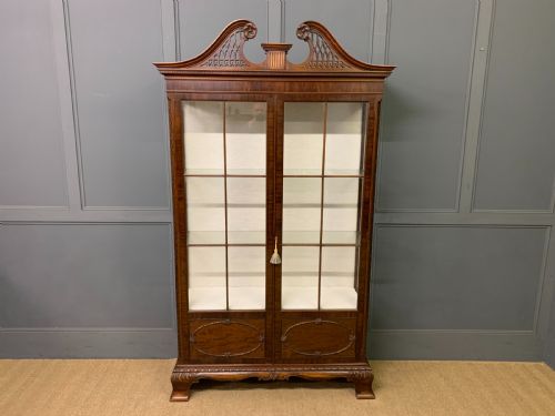 CHIPPENDALE STYLE MAHOGANY DISPLAY CABINET