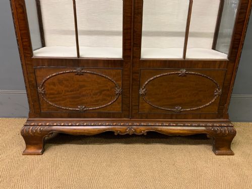 CHIPPENDALE STYLE MAHOGANY DISPLAY CABINET - ADDITIONAL PHOTO 5