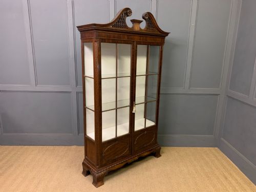 CHIPPENDALE STYLE MAHOGANY DISPLAY CABINET - ADDITIONAL PHOTO 6