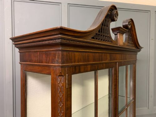 CHIPPENDALE STYLE MAHOGANY DISPLAY CABINET - ADDITIONAL PHOTO 9