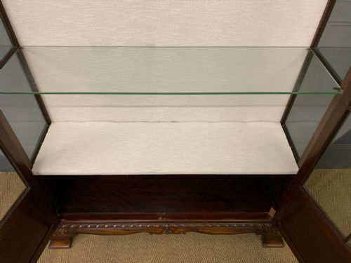 CHIPPENDALE STYLE MAHOGANY DISPLAY CABINET - ADDITIONAL PHOTO 13