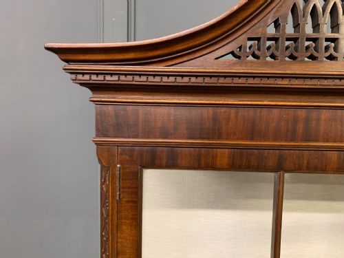 CHIPPENDALE STYLE MAHOGANY DISPLAY CABINET - ADDITIONAL PHOTO 15